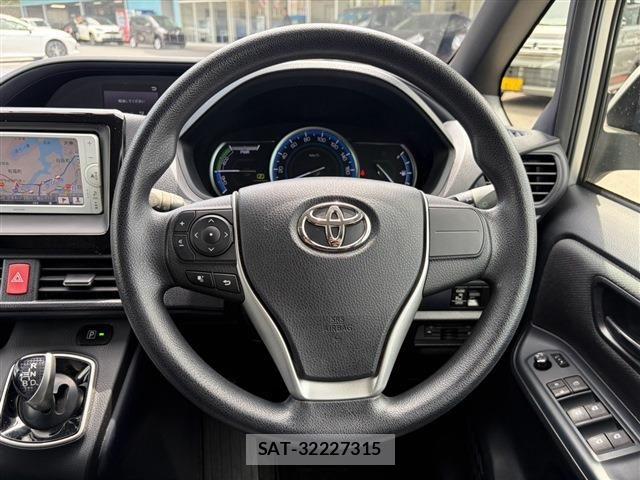 Toyota VOXY HYBRID 2014-03 8662375-18