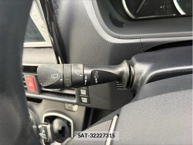 Toyota VOXY HYBRID 2014-03 8662375-21