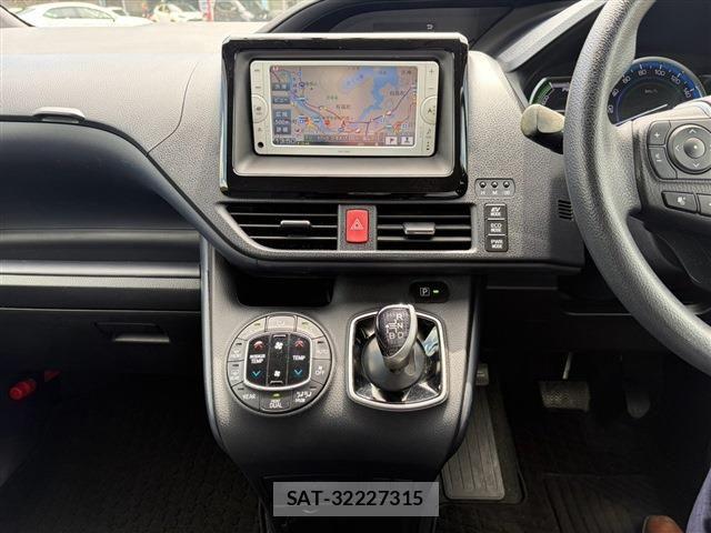 Toyota VOXY HYBRID 2014-03 8662375-27