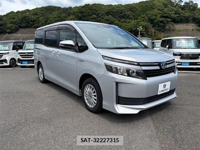 Toyota VOXY HYBRID 2014-03 8662375-4
