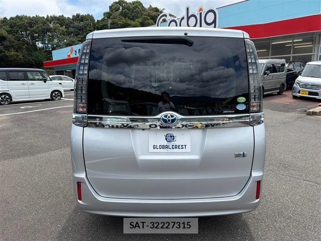 Toyota VOXY HYBRID 2014-03 8662375-6