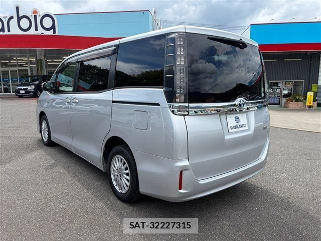 Toyota VOXY HYBRID 2014-03 8662375-7
