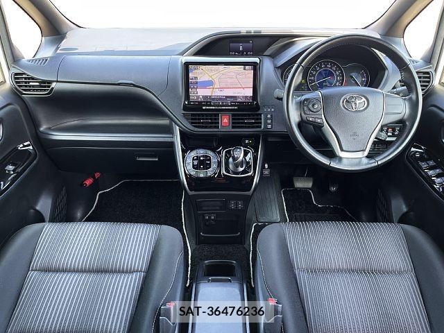 Toyota VOXY HYBRID 2018-05 8667132-1