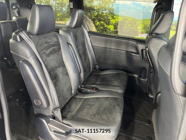 Toyota VOXY HYBRID 2021-07 8667130-9