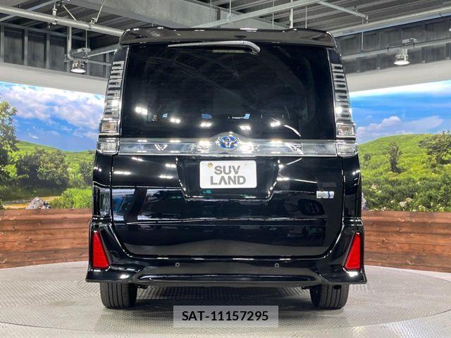 Toyota VOXY HYBRID 2021-07 8667130-16