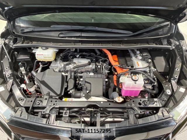 Toyota VOXY HYBRID 2021-07 8667130-17