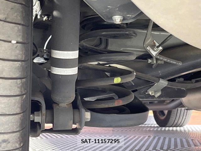 Toyota VOXY HYBRID 2021-07 8667130-19