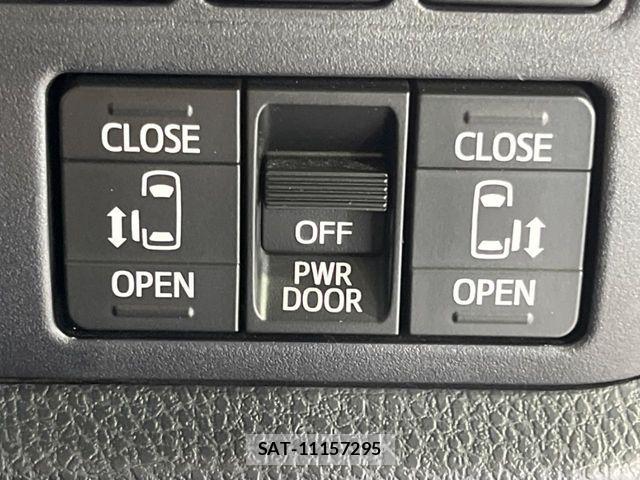 Toyota VOXY HYBRID 2021-07 8667130-6