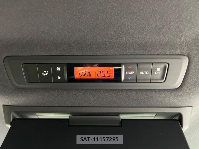 Toyota VOXY HYBRID 2021-07 8667130-7