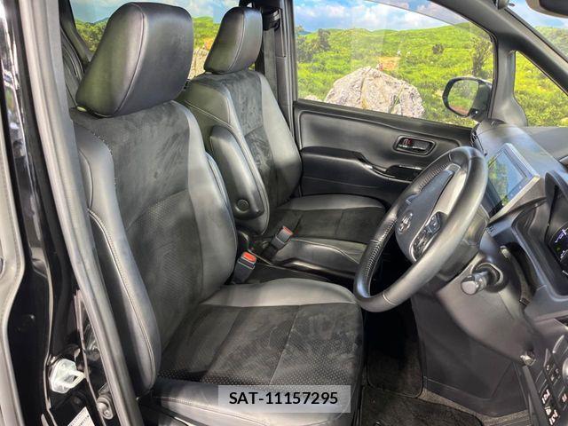 Toyota VOXY HYBRID 2021-07 8667130-8