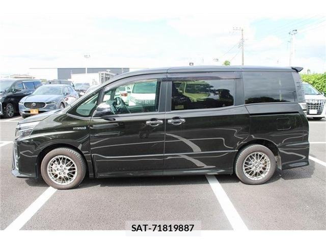 Toyota VOXY HYBRID 2018-12 8667134-12