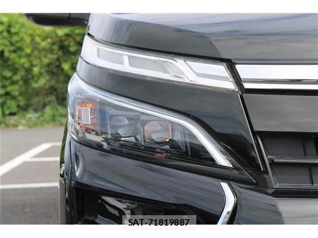 Toyota VOXY HYBRID 2018-12 8667134-15
