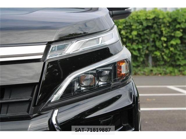 Toyota VOXY HYBRID 2018-12 8667134-17