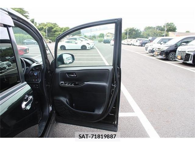 Toyota VOXY HYBRID 2018-12 8667134-29