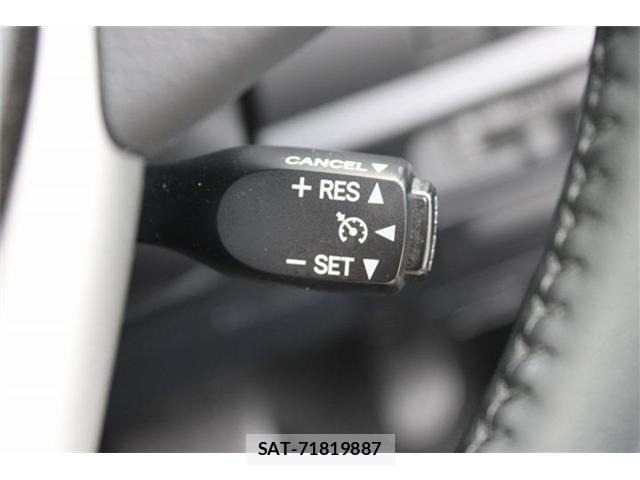 Toyota VOXY HYBRID 2018-12 8667134-4