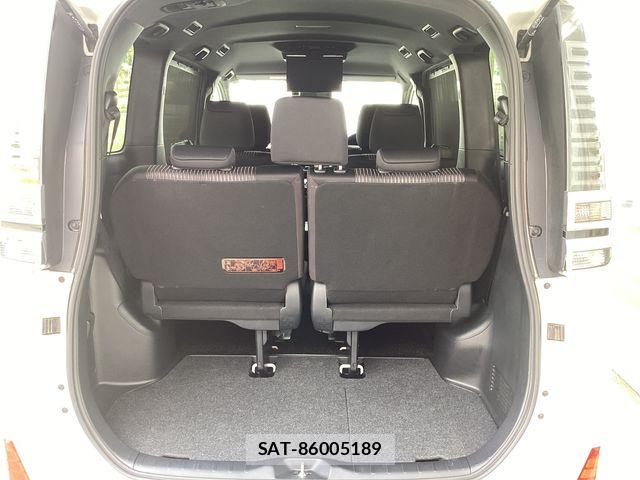 Toyota VOXY HYBRID 2020-07 8662362-14