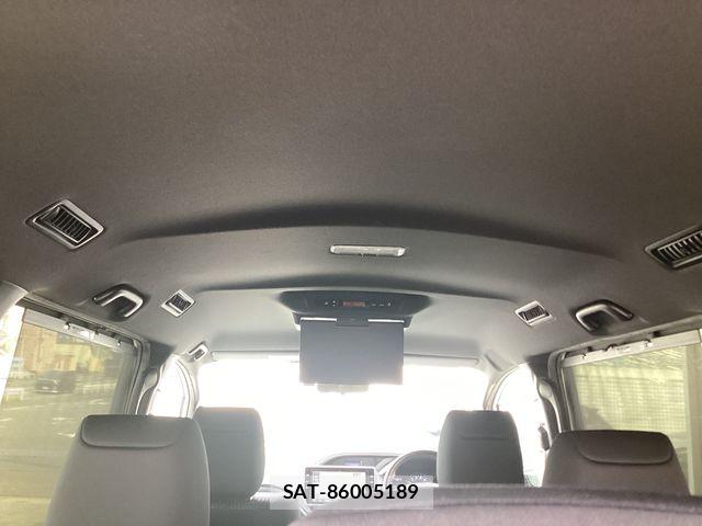 Toyota VOXY HYBRID 2020-07 8662362-15