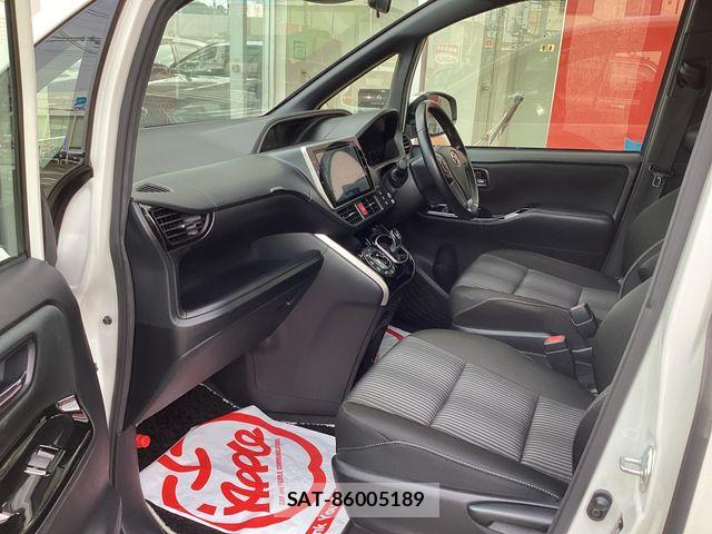 Toyota VOXY HYBRID 2020-07 8662362-1