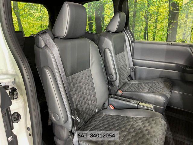 Toyota VOXY HYBRID 2025-07 8662351-8