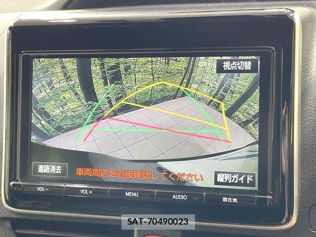 Toyota VOXY HYBRID 2017-10 8686916-9