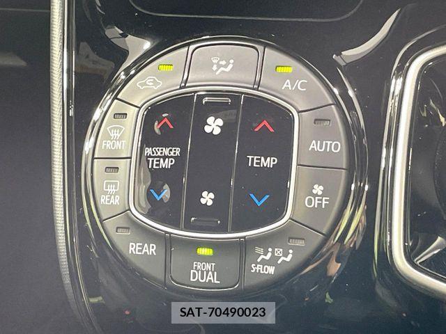 Toyota VOXY HYBRID 2017-10 8686916-11