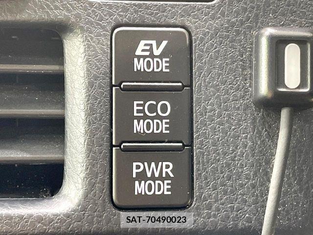 Toyota VOXY HYBRID 2017-10 8686916-15