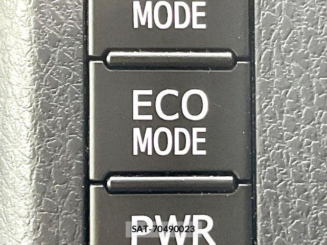 Toyota VOXY HYBRID 2017-10 8686916-17