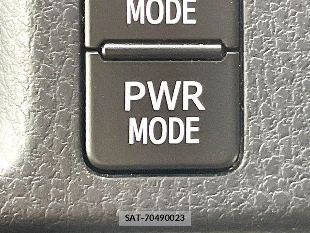 Toyota VOXY HYBRID 2017-10 8686916-18