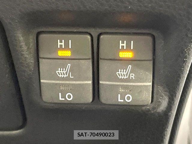 Toyota VOXY HYBRID 2017-10 8686916-19