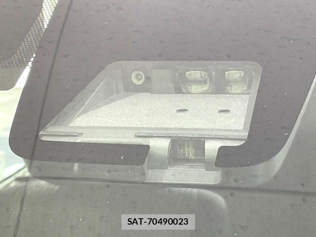 Toyota VOXY HYBRID 2017-10 8686916-2