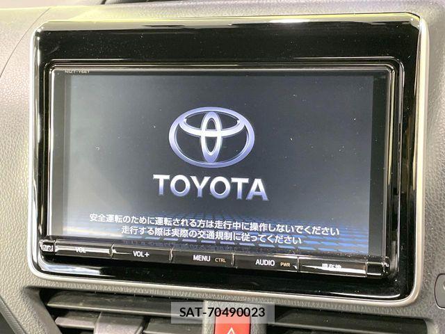 Toyota VOXY HYBRID 2017-10 8686916-6