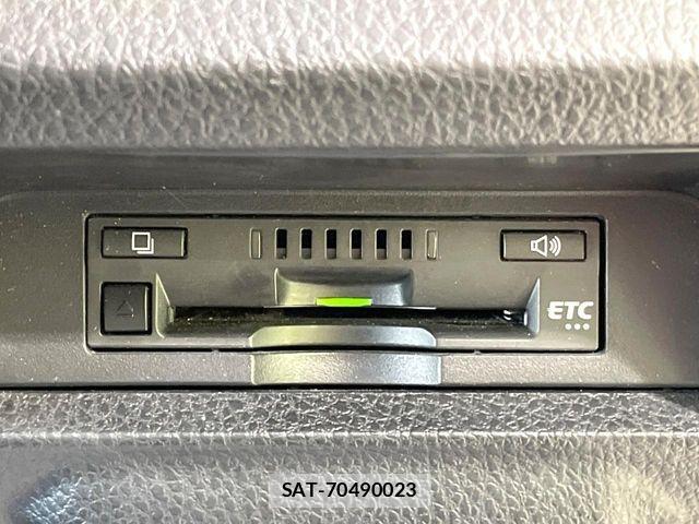 Toyota VOXY HYBRID 2017-10 8686916-7