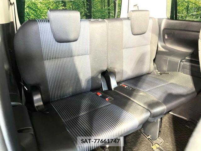 Toyota VOXY HYBRID 2016-03 8686919-9