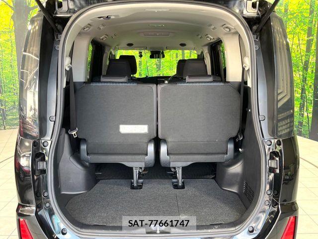 Toyota VOXY HYBRID 2016-03 8686919-10