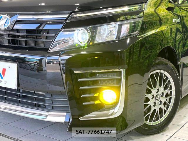 Toyota VOXY HYBRID 2016-03 8686919-12