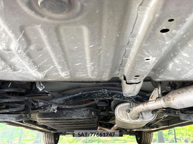Toyota VOXY HYBRID 2016-03 8686919-19