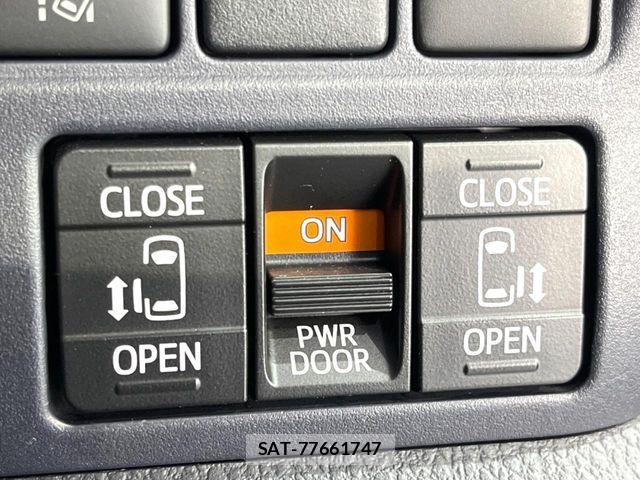 Toyota VOXY HYBRID 2016-03 8686919-4