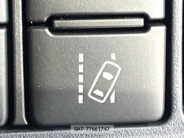 Toyota VOXY HYBRID 2016-03 8686919-6