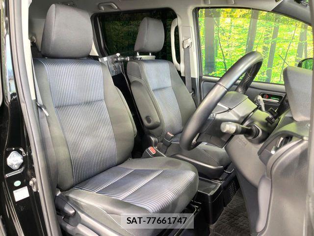 Toyota VOXY HYBRID 2016-03 8686919-7
