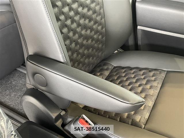 Toyota VOXY HYBRID 2026-07 8686904-22