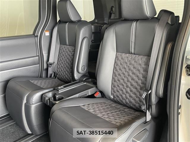 Toyota VOXY HYBRID 2026-07 8686904-25