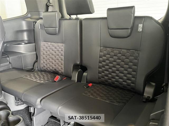 Toyota VOXY HYBRID 2026-07 8686904-28