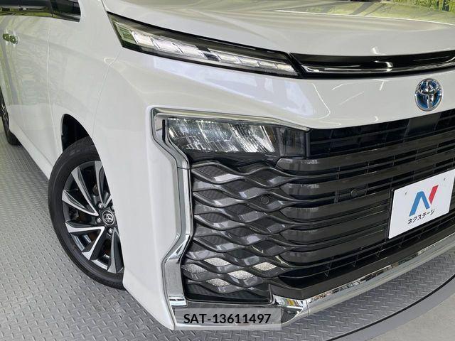 Toyota VOXY HYBRID 2023-08 8686910-13