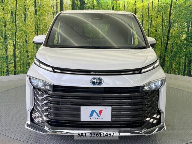 Toyota VOXY HYBRID 2023-08 8686910-15