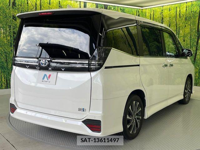 Toyota VOXY HYBRID 2023-08 8686910-18