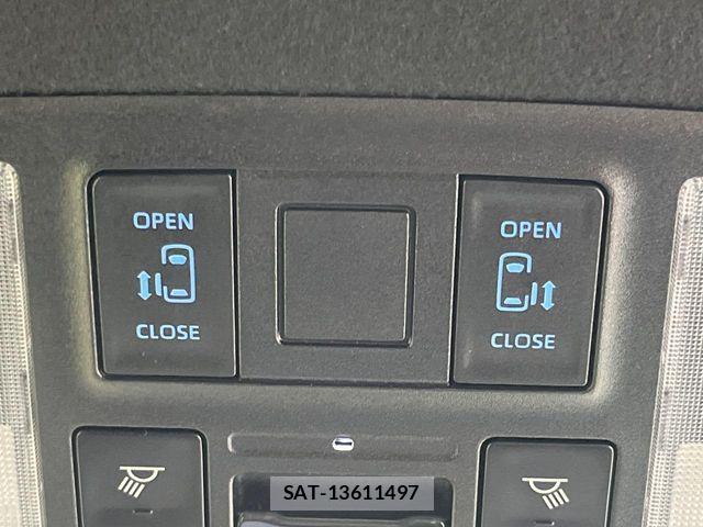 Toyota VOXY HYBRID 2023-08 8686910-7