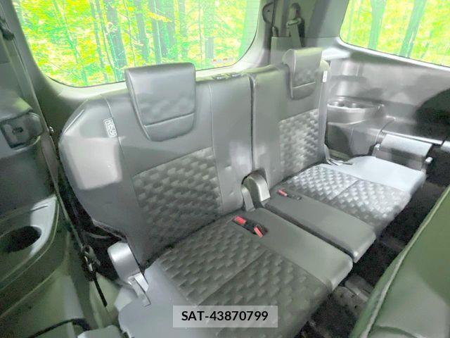 Toyota VOXY HYBRID 2024-12 8686906-9