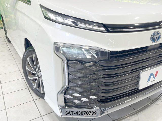 Toyota VOXY HYBRID 2024-12 8686906-12