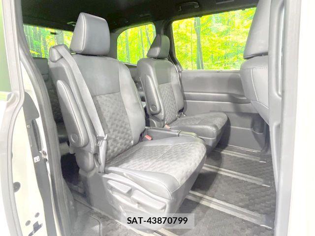 Toyota VOXY HYBRID 2024-12 8686906-8