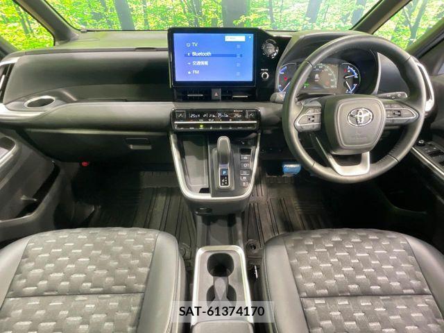 Toyota VOXY HYBRID 2025-04 8686908-1